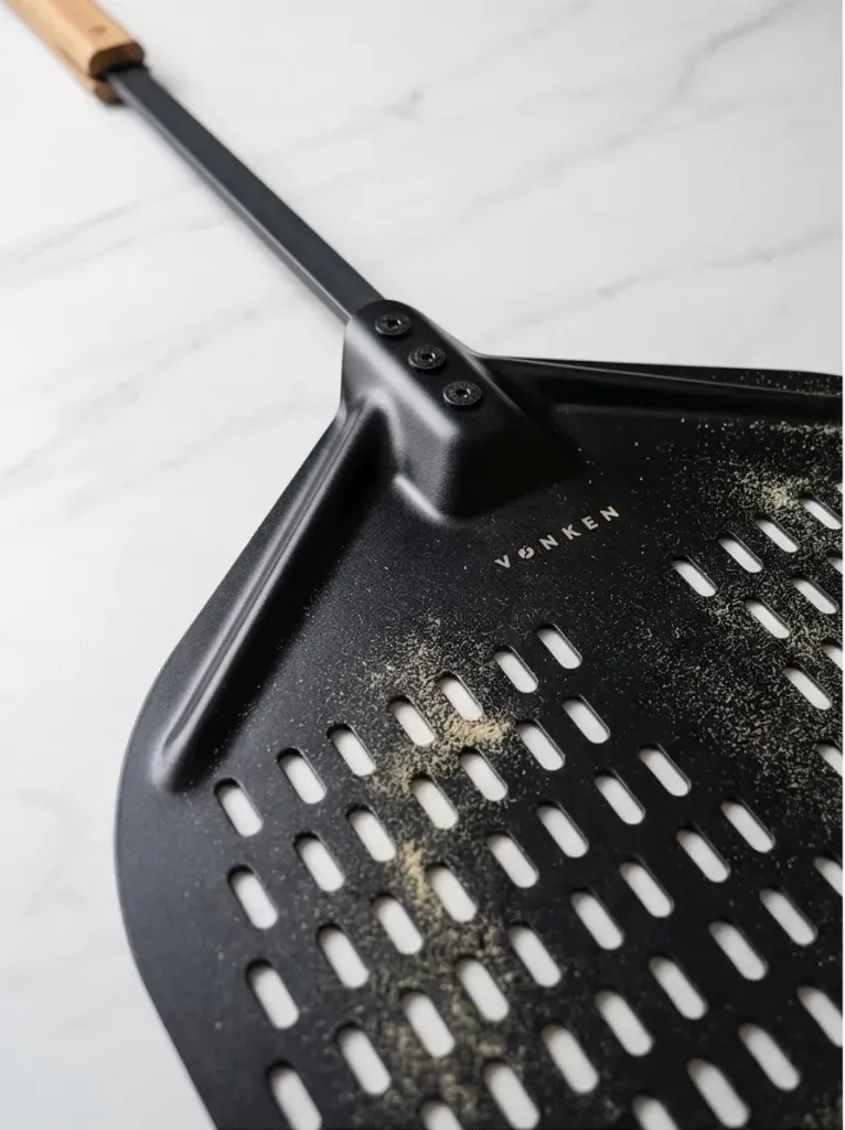 [VOK-ACC-PEE-LIM] Black Pizza Peel (limited edition)